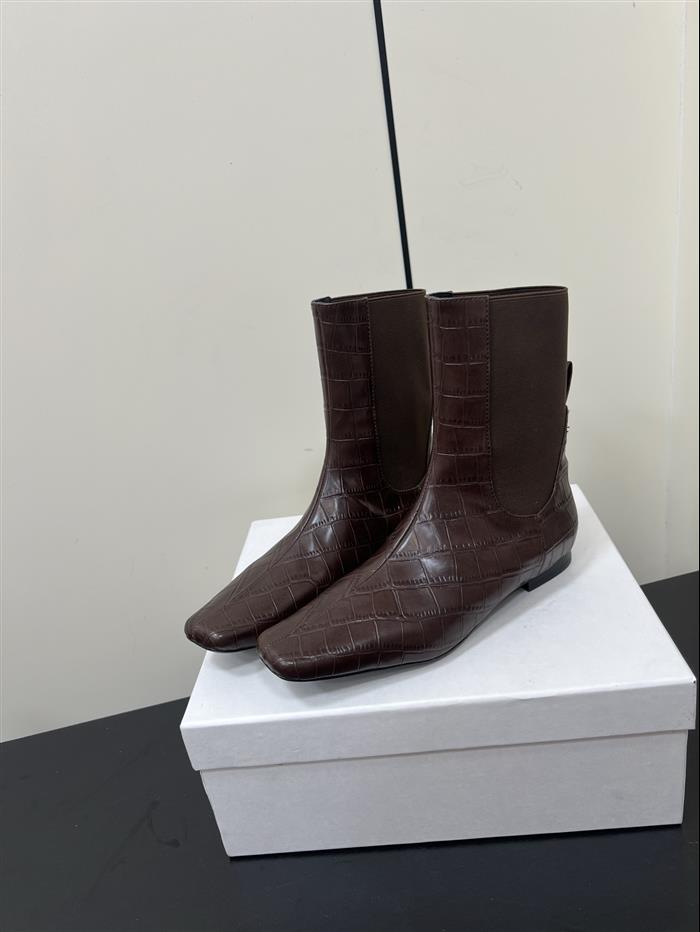 20251128174314555 370